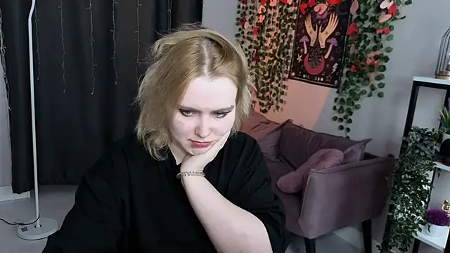 Snapshot of Fiona_Rider chatting on April 2, 11:13 pm Fiona Rider online show from April 2, 11:13 pm