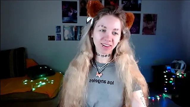 Nica Kawaii online show from May 15, 1:18 pm