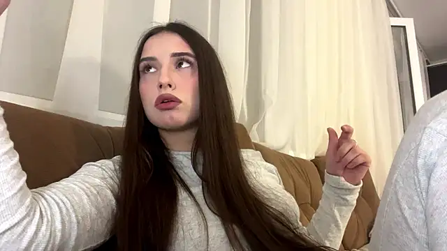 Snapshot of LunaTune chatting on March 29, 8:09 pm LunaTune online show from March 29, 8:09 pm