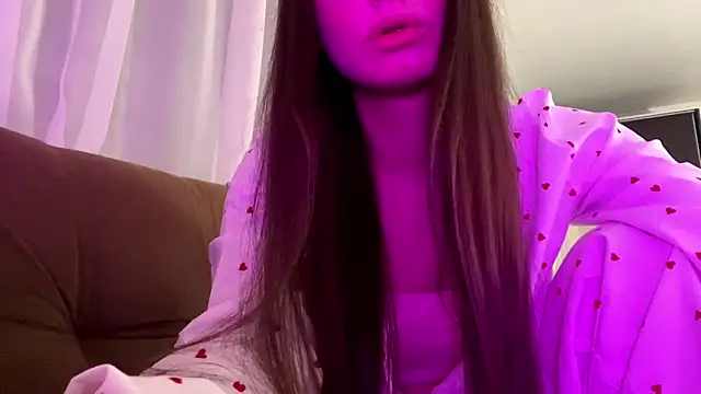 Snapshot of LunaTune chatting on April 1, 8:17 pm LunaTune online show from April 1, 8:17 pm