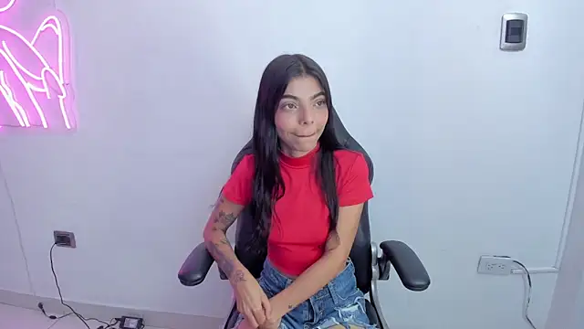 Amber Harriis online show from April 19, 10:56 pm