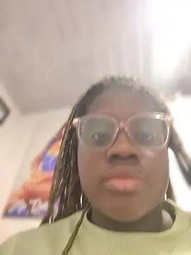 YourLiaa  online show from March 5, 10:28 pm