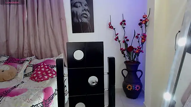 Snapshot of Candyy_doll__ chatting on March 8, 8:12 pm Candyy doll online show from March 8, 8:12 pm