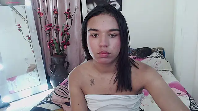 Snapshot of Candyy_doll__ chatting on March 23, 8:24 pm Candyy doll online show from March 23, 8:24 pm