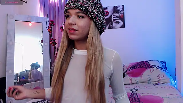 Snapshot of Candyy_doll__ chatting on March 26, 6:13 pm Candyy doll online show from March 26, 6:13 pm