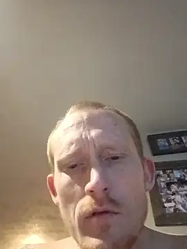 Snapshot of Lovemcurvy69 chatting on March 28, 2:00 am Lovemcurvy69 online show from March 28, 2:00 am