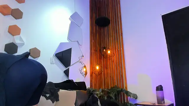 Snapshot of RomanCroft chatting on May 29, 7:23 pm RomanCroft online show from May 29, 7:23 pm