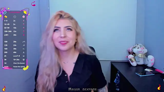 Snapshot of Megan_sexrosse chatting on April 16, 4:02 am Megan sexrosse online show from April 16, 4:02 am