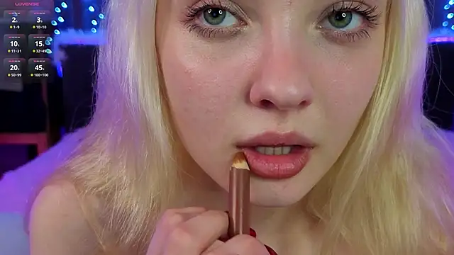 TwilaDona online show from March 21, 8:19 am