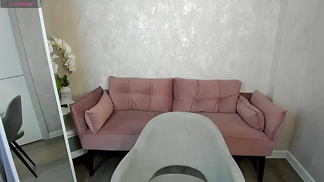 Natasha Shepard online show from April 2, 6:55 am