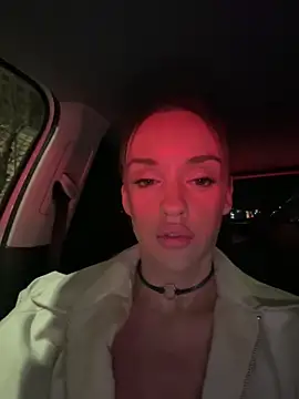 KatieCutieXooo online show from March 19, 6:01 pm