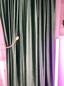 KatieCutieXooo online show from April 4, 8:28 pm