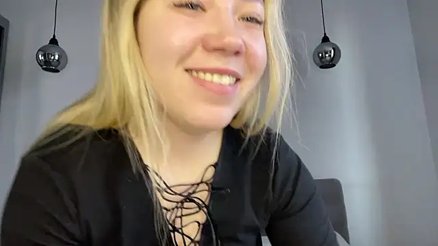 Snapshot of alyrasun chatting on March 14, 6:08 am alyrasun online show from March 14, 6:08 am