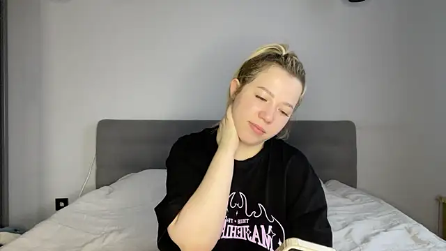 Snapshot of alyrasun chatting on March 16, 6:17 am alyrasun online show from March 16, 6:17 am