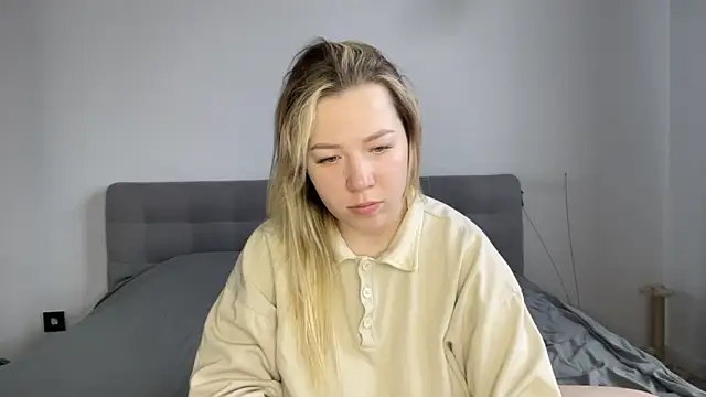 Snapshot of alyrasun chatting on March 24, 6:07 am alyrasun online show from March 24, 6:07 am