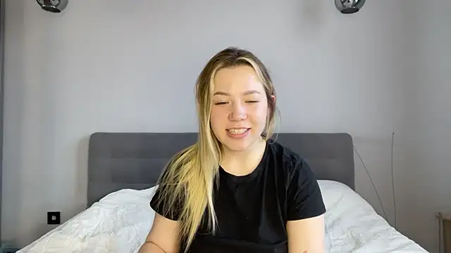 Snapshot of alyrasun chatting on March 26, 6:19 am alyrasun online show from March 26, 6:19 am