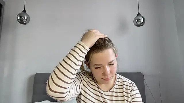 Snapshot of alyrasun chatting on March 27, 8:26 am alyrasun online show from March 27, 8:26 am