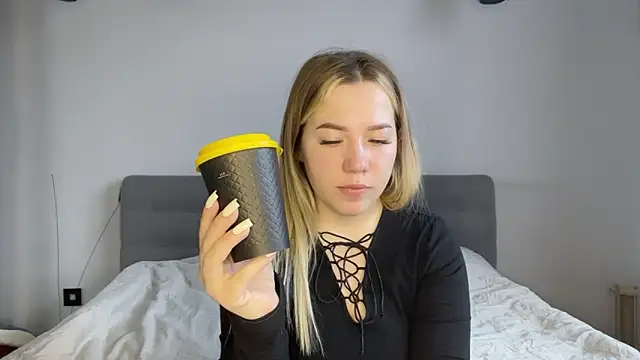 Snapshot of alyrasun chatting on March 30, 6:14 am alyrasun online show from March 30, 6:14 am