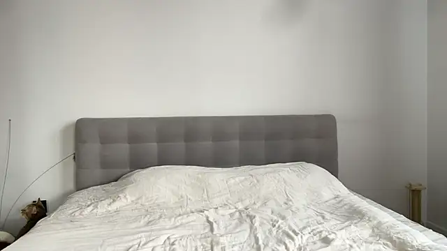 Snapshot of alyrasun chatting on April 2, 6:44 am alyrasun online show from April 2, 6:44 am