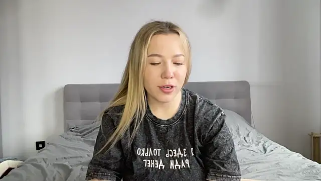 alyrasun online show from April 30, 7:04 am