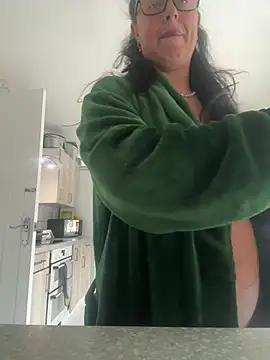 Snapshot of BunnyBallyX chatting on April 1, 7:42 am BunnyBallyX online show from April 1, 7:42 am