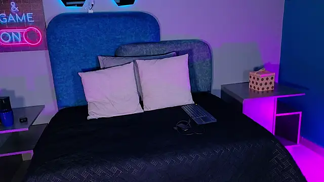 Snapshot of MiiaCullens chatting on March 28, 12:05 pm MiiaCullens online show from March 28, 12:05 pm