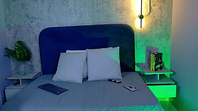 Snapshot of MiiaCullens chatting on April 4, 12:13 pm MiiaCullens online show from April 4, 12:13 pm