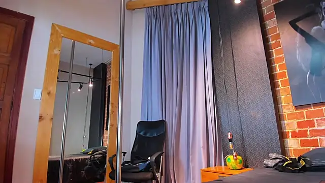 Snapshot of Sienna_Dark chatting on April 4, 11:29 am Sienna Dark online show from April 4, 11:29 am