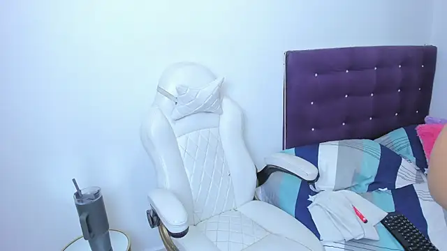 Snapshot of madelinesquirt chatting on March 24, 7:08 pm madelinesquirt online show from March 24, 7:08 pm