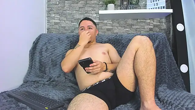 Snapshot of dalton_brand chatting on March 12, 11:38 am dalton brand online show from March 12, 11:38 am