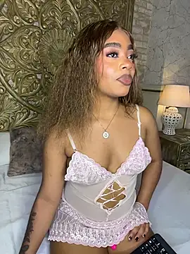 Snapshot of CharlothMavis chatting on April 2, 7:22 pm CharlothMavis online show from April 2, 7:22 pm