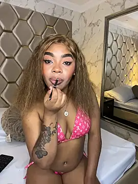 Snapshot of CharlothMavis chatting on April 4, 7:22 pm CharlothMavis online show from April 4, 7:22 pm