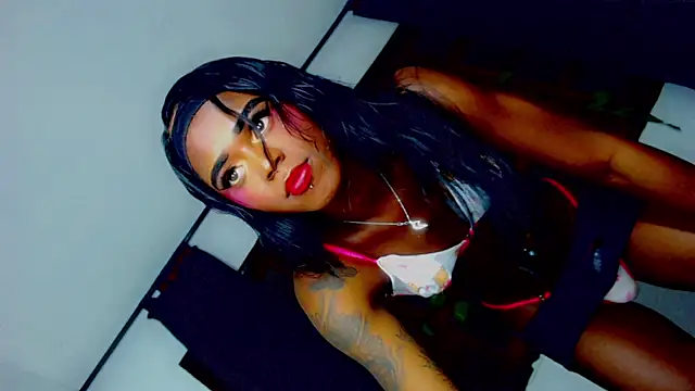 Snapshot of laaura_dolll chatting on March 28, 3:17 am laaura dolll online show from March 28, 3:17 am