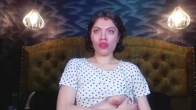 Snapshot of LiaSweetxx chatting on April 4, 7:44 pm LiaSweetxx online show from April 4, 7:44 pm