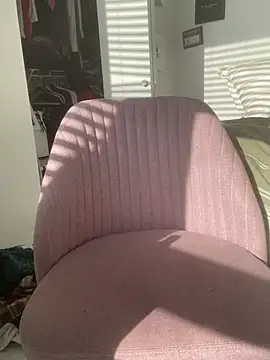 Snapshot of Princessssbby chatting on March 6, 2:13 pm Princessssbby online show from March 6, 2:13 pm