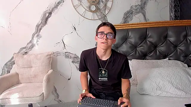 Snapshot of TylerCross_ chatting on March 16, 8:24 pm TylerCross online show from March 16, 8:24 pm