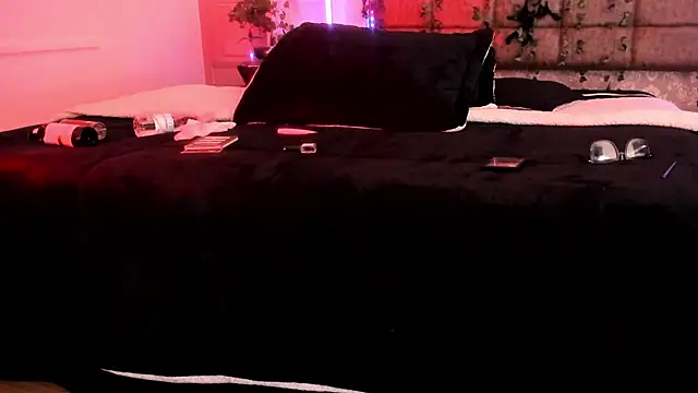 Snapshot of Vickmoon chatting on April 4, 8:39 pm Vickmoon online show from April 4, 8:39 pm