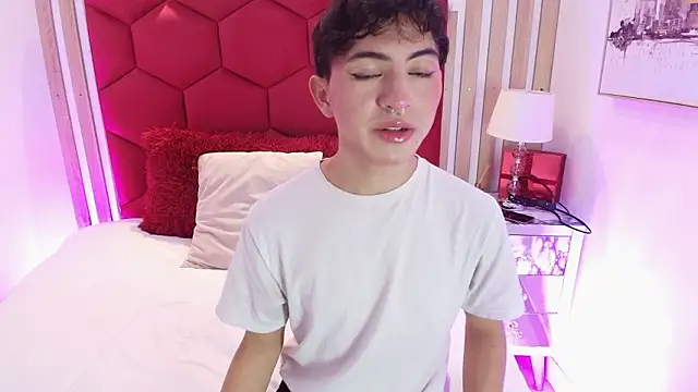 Snapshot of Cristopher_Wild chatting on March 24, 8:36 pm Cristopher Wild online show from March 24, 8:36 pm