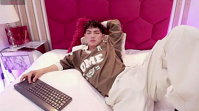 Snapshot of Cristopher_Wild chatting on March 25, 8:26 pm Cristopher Wild online show from March 25, 8:26 pm