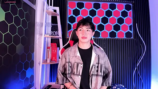 Cristopher Wild online show from May 3, 8:59 pm