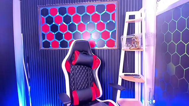 Cristopher Wild online show from July 1, 8:30 pm