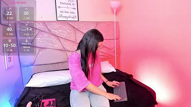 Amara Velle online show from May 12, 1:08 pm