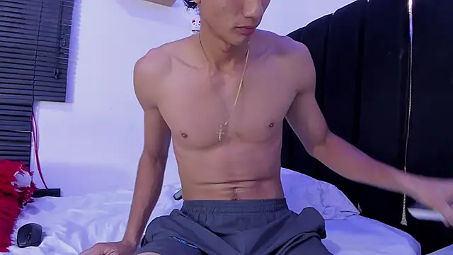 Snapshot of angel_boy02 chatting on April 1, 4:35 am angel boy02 online show from April 1, 4:35 am