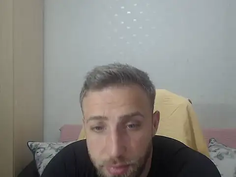 Snapshot of BlondEagleMuscle chatting on April 1, 8:39 pm BlondEagleMuscle online show from April 1, 8:39 pm