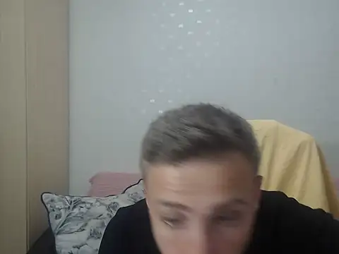 Snapshot of BlondEagleMuscle chatting on April 5, 9:12 pm BlondEagleMuscle online show from April 5, 9:12 pm