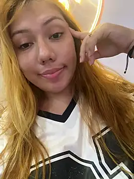 Snapshot of Lia_Sterling chatting on March 7, 9:34 pm Lia Sterling online show from March 7, 9:34 pm