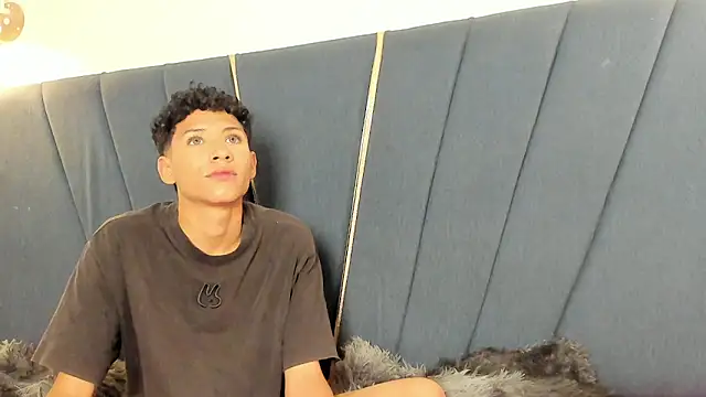 junior cum18 online show from March 23, 7:40 pm