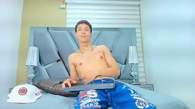 Snapshot of HENRY_GREEN2 chatting on March 31, 7:36 pm HENRY GREEN2 online show from March 31, 7:36 pm