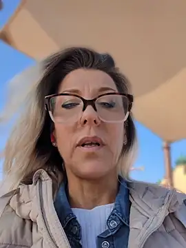 ManuelaX online show from March 18, 4:43 pm