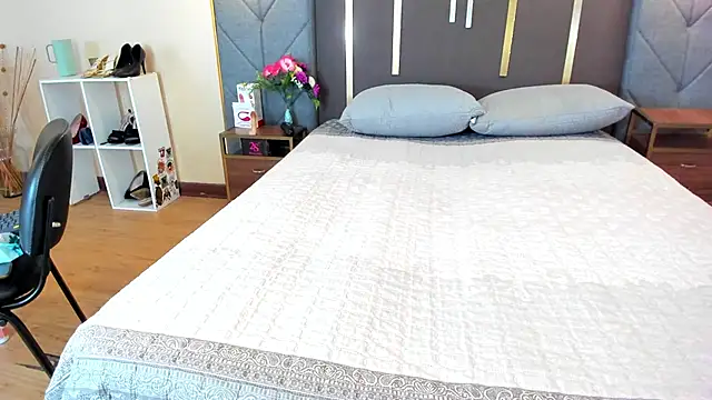 Snapshot of SofiiMontes chatting on April 6, 12:06 pm SofiiMontes online show from April 6, 12:06 pm